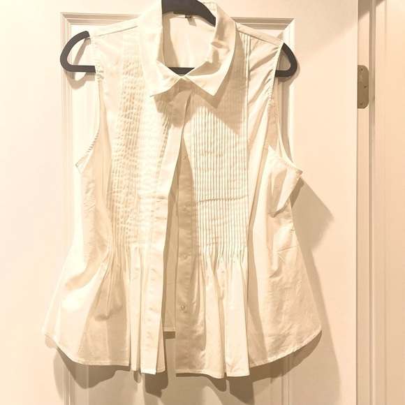 White sleeveless tuxedo pleated button down blouse - Picture 1 of 6